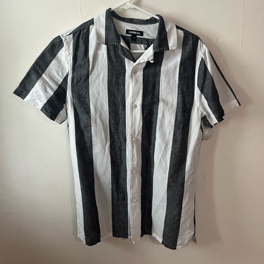Express Men’s Short Sleeve Button Down Shirt XS stripe pattern